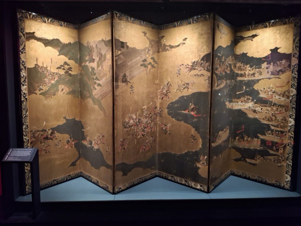 Paravent en couleurs et feuilles d'or sur papier (1624-1644) représentant la bataille navale de Yashima pendant la guerre de Genpei (1180-1185) ©David Maingot pour Journal du Japon