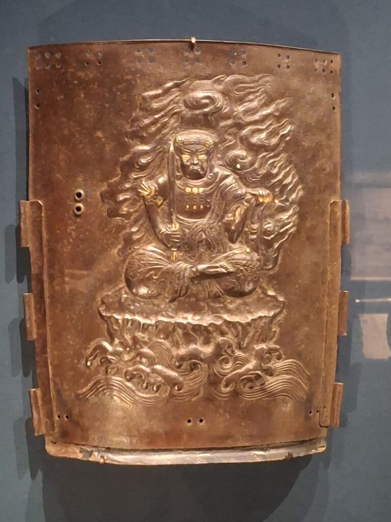 Plastron en fer avec Fudô Myôô ©David Maingot pour Journal du Japon