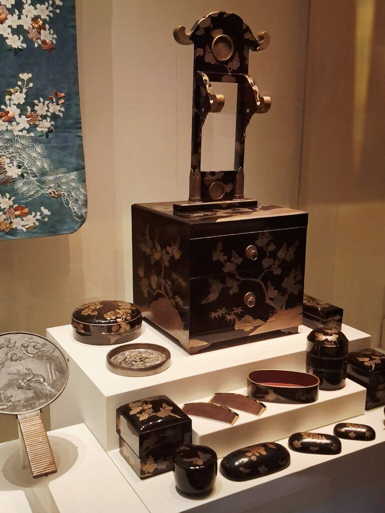 Différents accessoires de beauté féminine ©David Maingot pour Journal du Japon