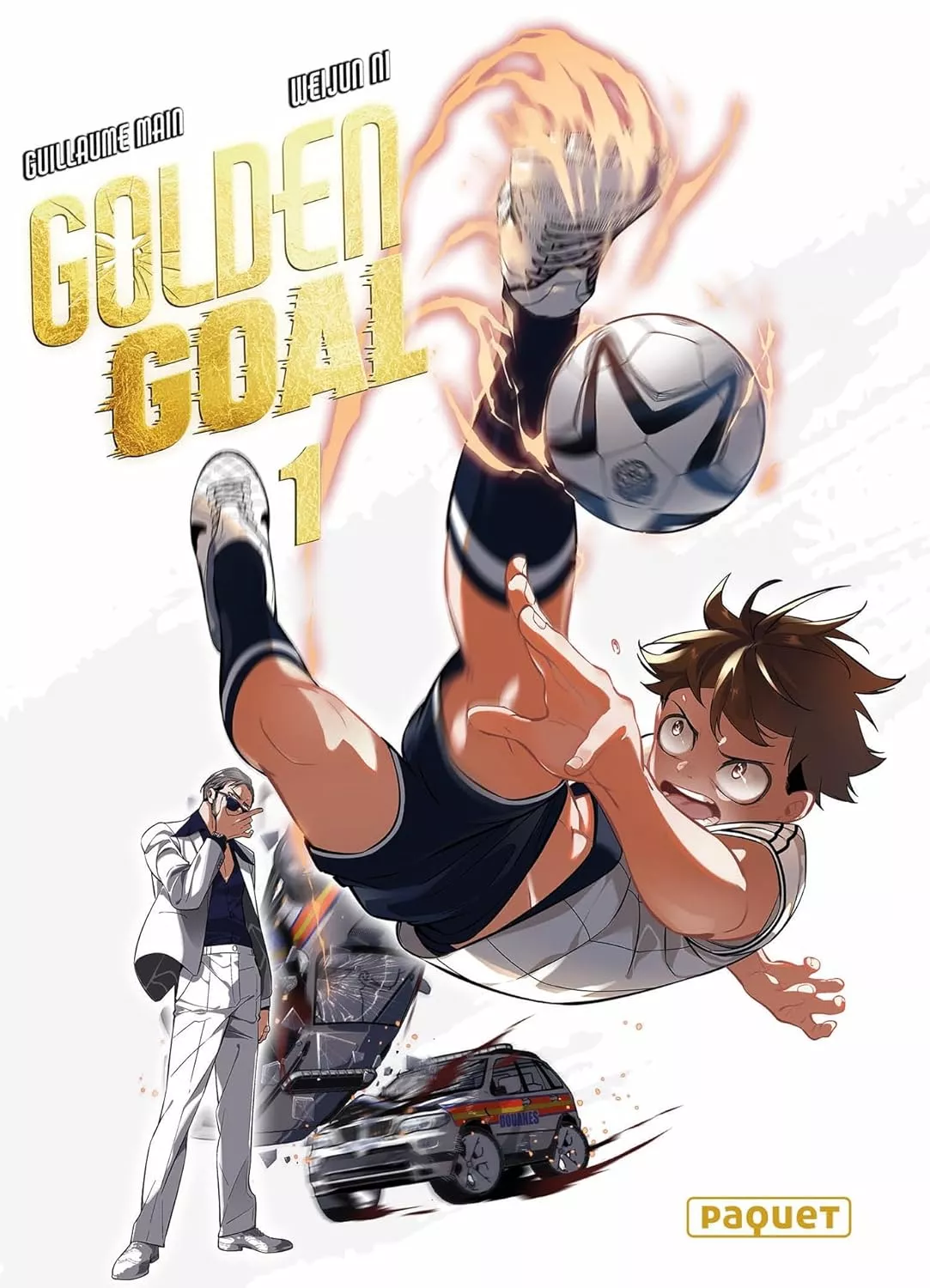 Couverture de golden goal. Un garçon aux cheveux noirs en pétard shoot dans un ballon au point qu'il prenne feu, derrière lui, on distingue un homme portant un costume blanc et deux voitures entrant en collision