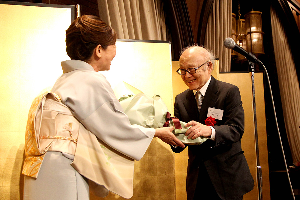 Remise du Prix Konishi à Fumio Chiba
