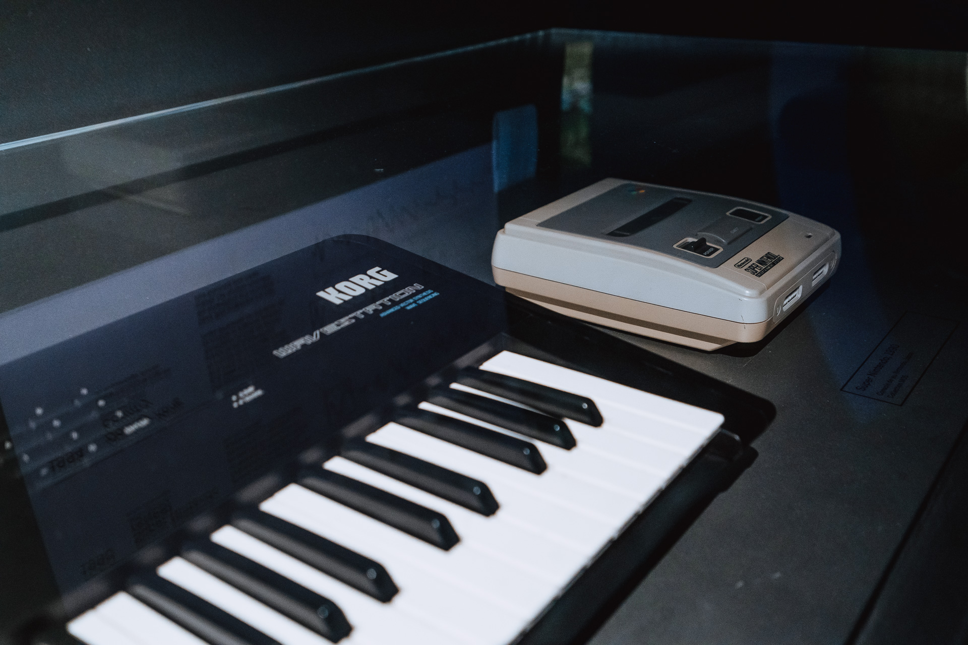 Le Korg et la Super Nintendo à l'Exposition Video Games & Music à la Philharmonie de Paris

©Afterdepth / Alexandre Fumeron pour Journal du Japon – Tous droits réservés