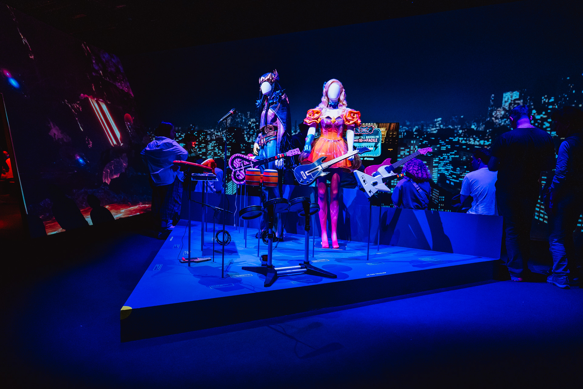 On joue aussi avec des instruments au JV à l'Exposition Video Games & Music à la Philharmonie de Paris

©Afterdepth / Alexandre Fumeron pour Journal du Japon – Tous droits réservés