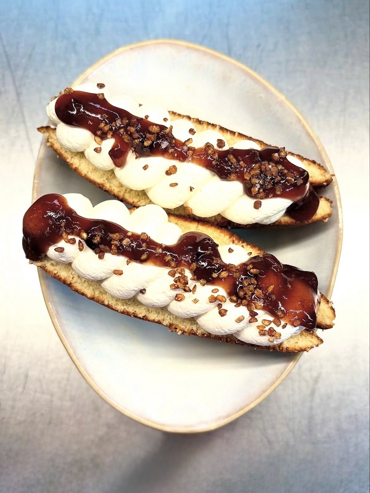 Dorayaki, glace au sarrasin, sauce azuki, crème chantilly et fleur de sel de Guérande