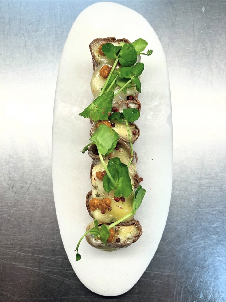 Galetaki chou-fleur, petit pois, iburigakko, tomme à l'ail des ours, clémentine