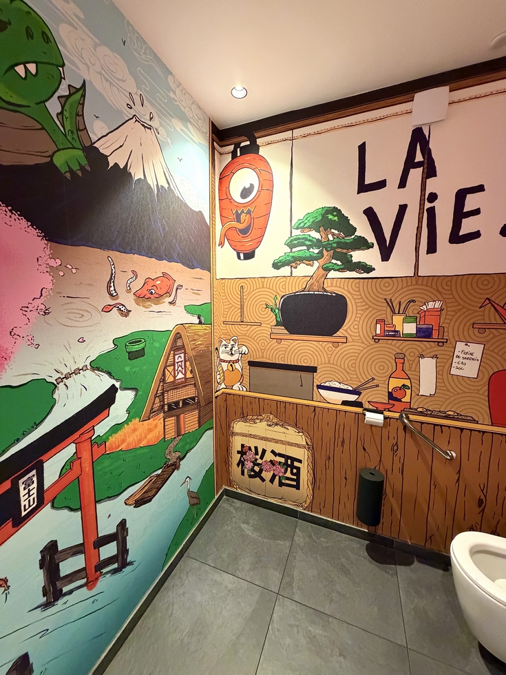 décoration des toilettes réalisée par Alexis Sourrouille