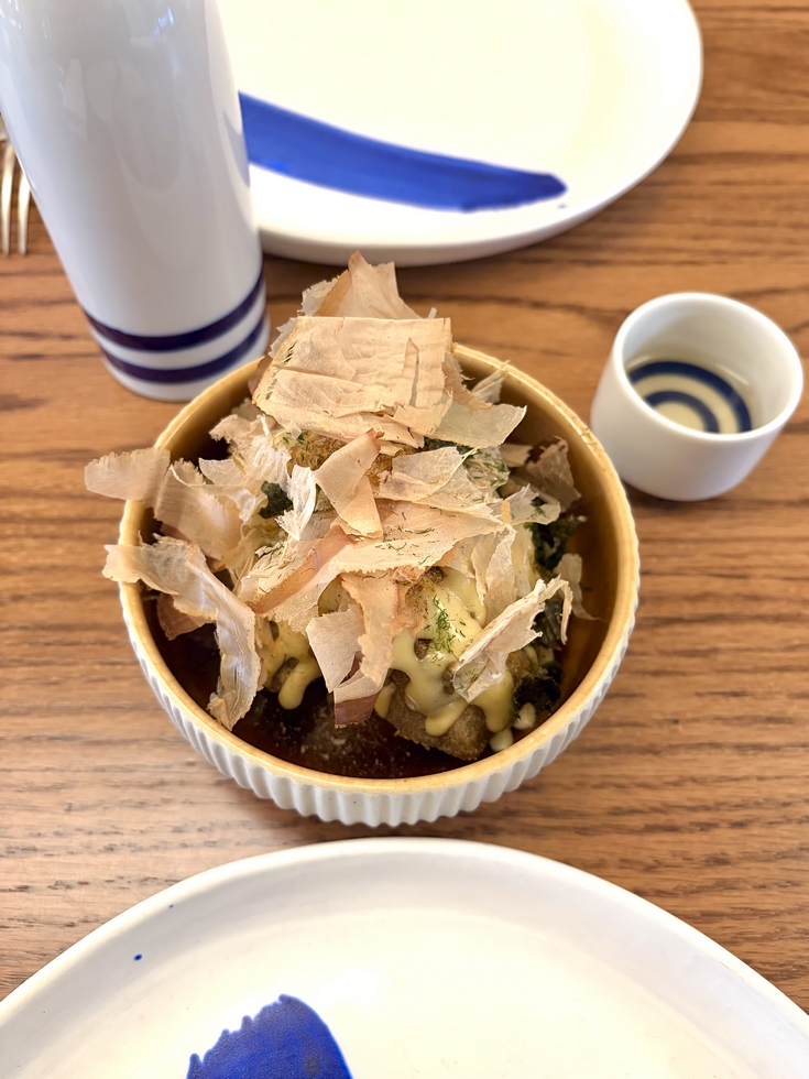 Age-sobagaki, mayonnaise au wasabi, nori, katsuobushi