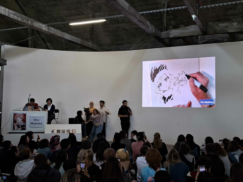 Hiro Mashima aux Rendez-vous de la bande dessinée d’Amiens dessinant Juvia (Fairy Tail)