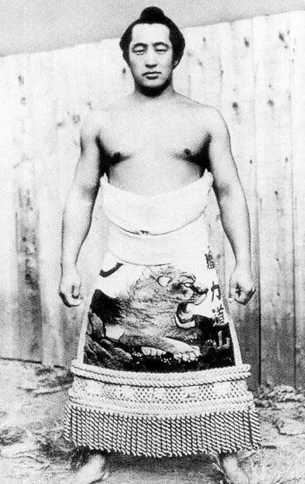 Rikidozan en tenue de sekiwake