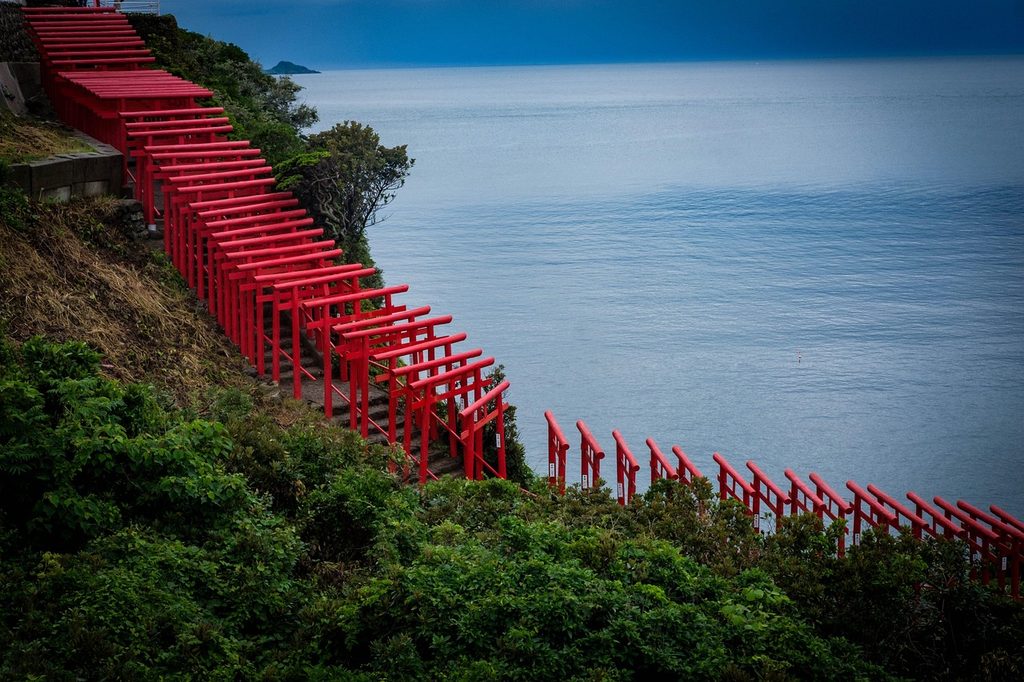 Chemin de torii, sanctuaire Motonosumi Inari, ©mimizumo, Pixabay